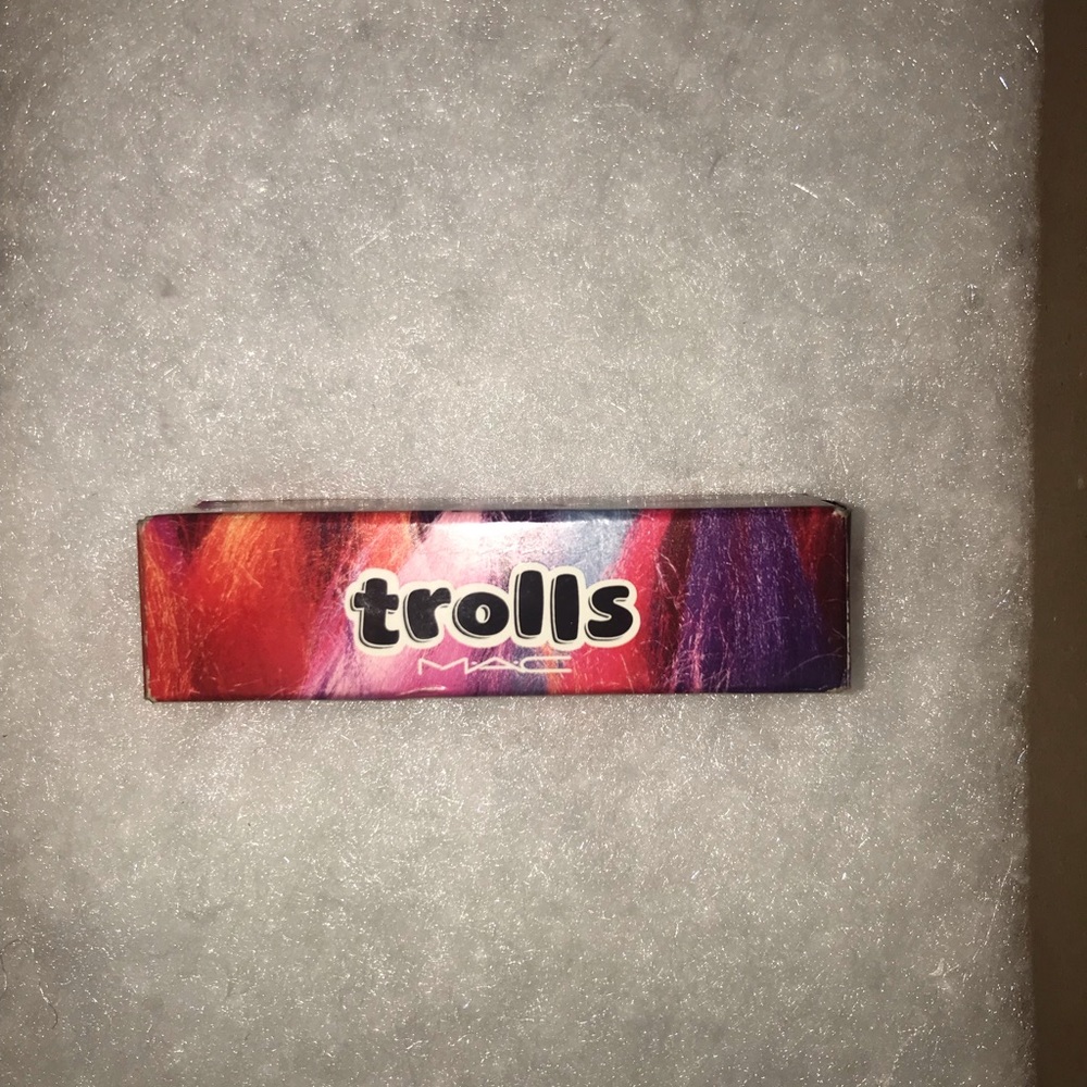 Collectable MAC Trolls Lipstick💄✨Limited Edition✨ - Picture 2 of 4